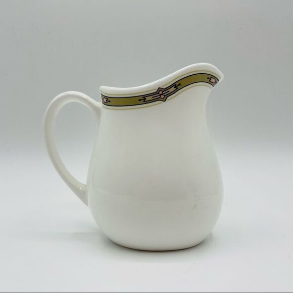 Vintage Wedgwood Metallised Bone China Creamer - Picture 2 of 4